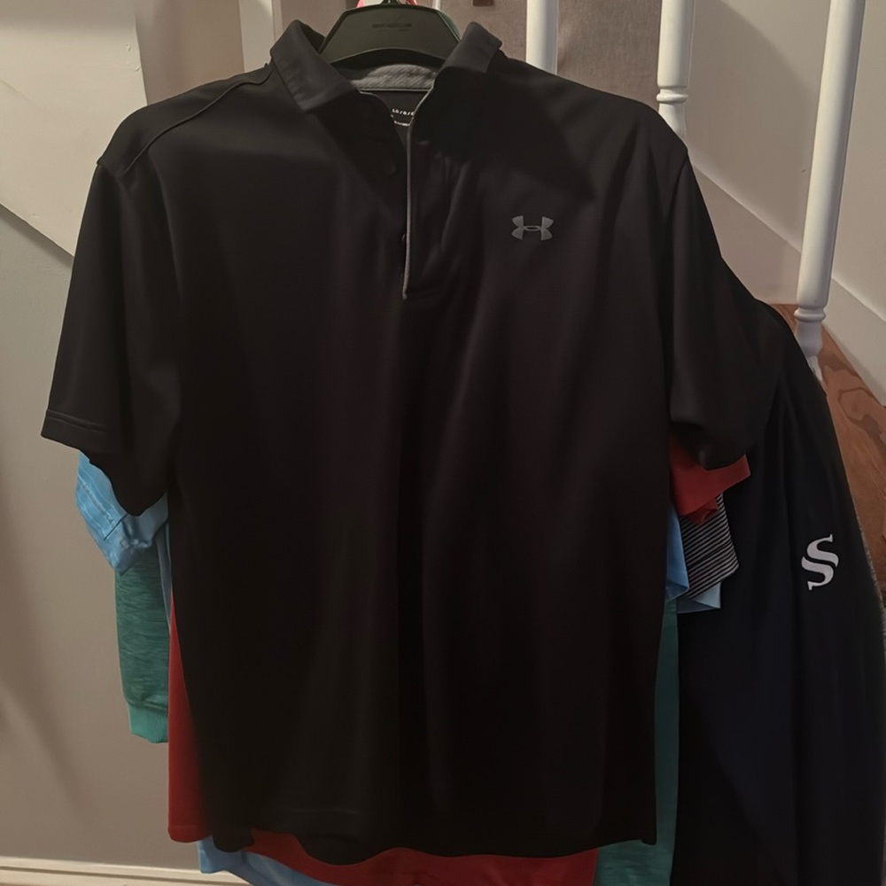 Large men’s under armour golf polo